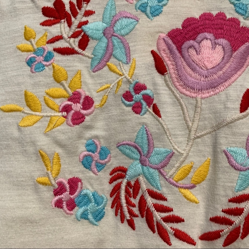Solitaire Embroidered Top Size Medium NWT - Picture 2 of 7